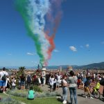 フィレンツェの上空にイタリア国旗